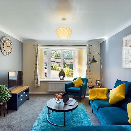 247 Serviced Accommodation In Telford- 3Br House Buitenkant foto