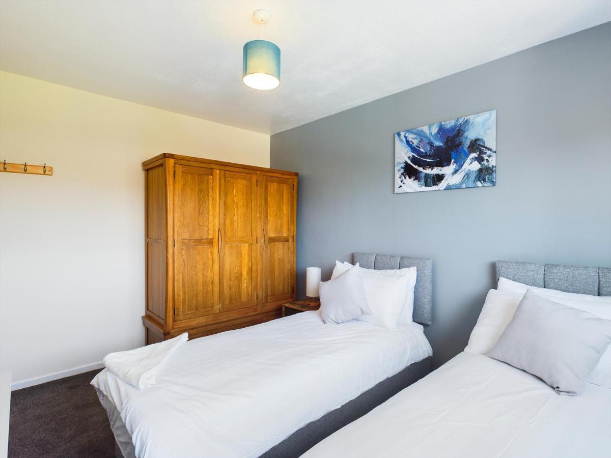 247 Serviced Accommodation In Telford- 3Br House Buitenkant foto