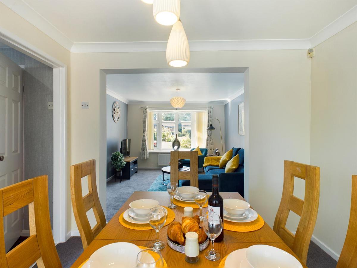 247 Serviced Accommodation In Telford- 3Br House Buitenkant foto