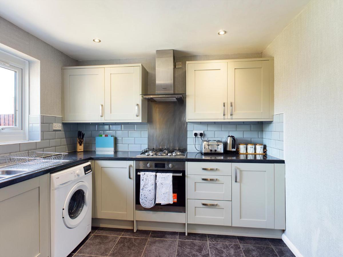 247 Serviced Accommodation In Telford- 3Br House Buitenkant foto