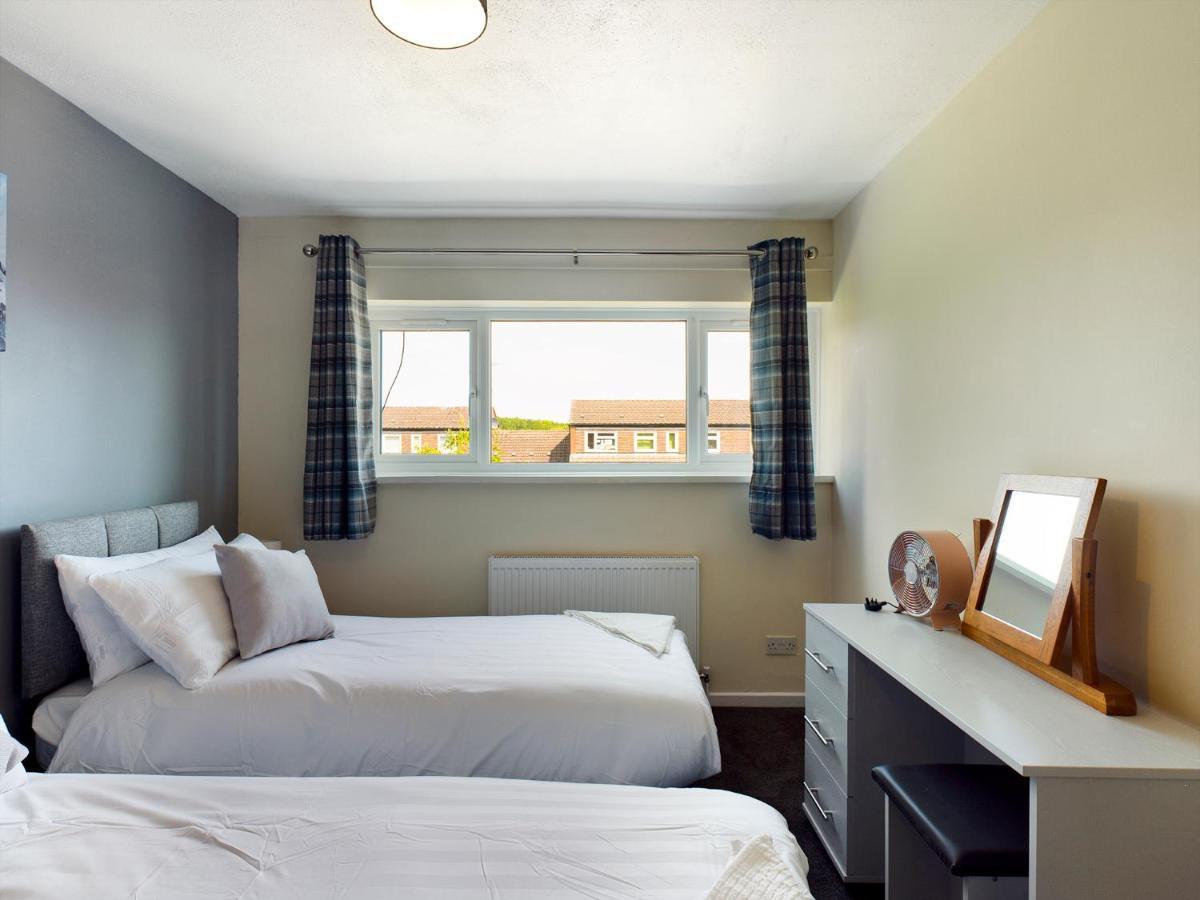 247 Serviced Accommodation In Telford- 3Br House Buitenkant foto