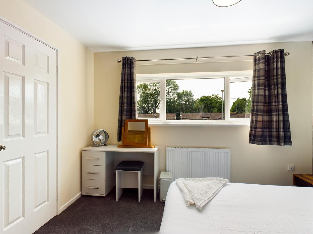 247 Serviced Accommodation In Telford- 3Br House Buitenkant foto