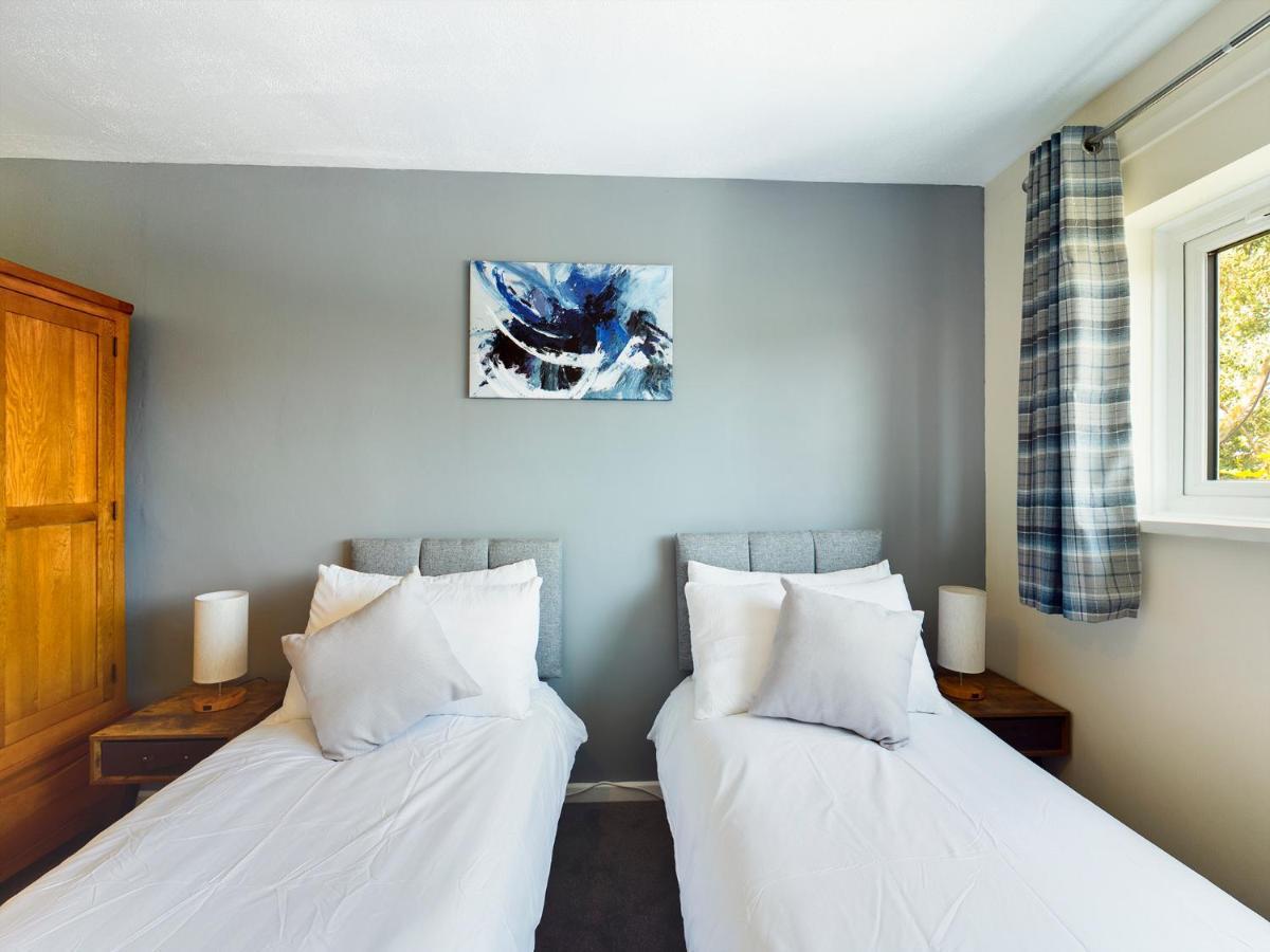 247 Serviced Accommodation In Telford- 3Br House Buitenkant foto
