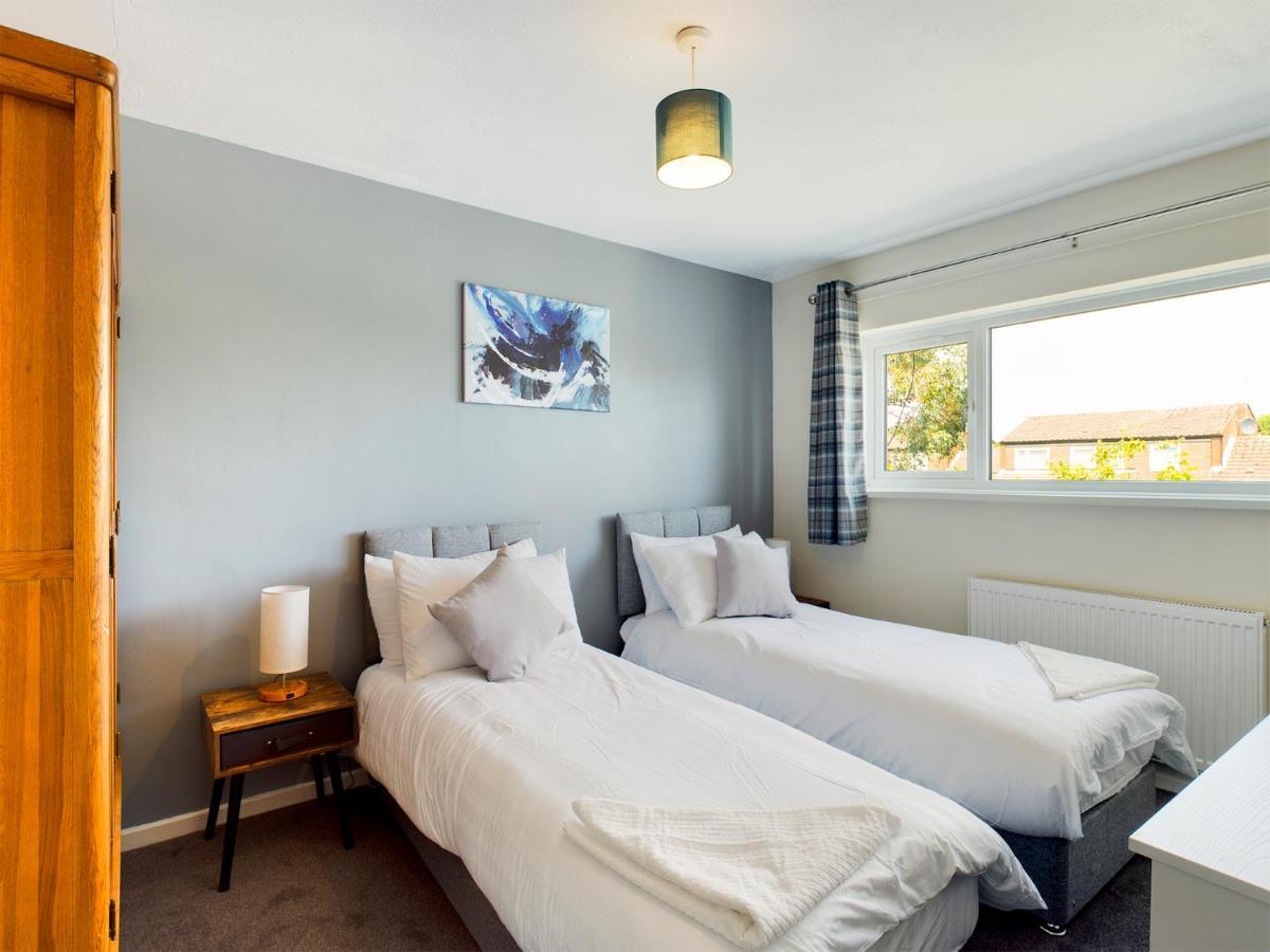 247 Serviced Accommodation In Telford- 3Br House Buitenkant foto