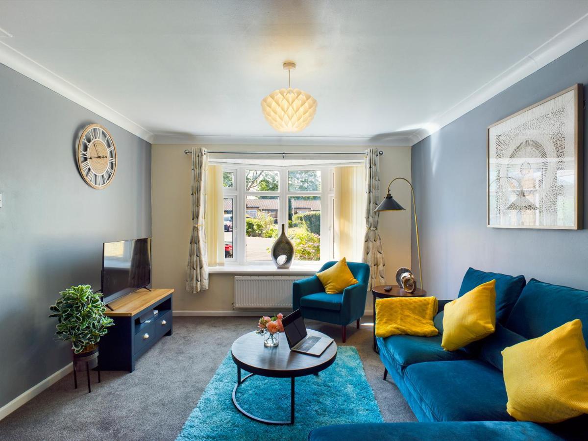 247 Serviced Accommodation In Telford- 3Br House Buitenkant foto