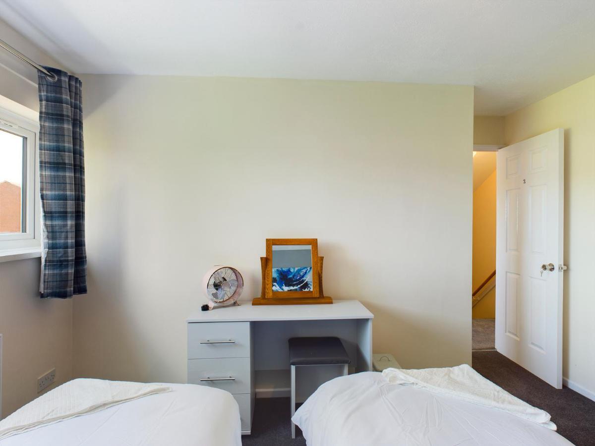247 Serviced Accommodation In Telford- 3Br House Buitenkant foto