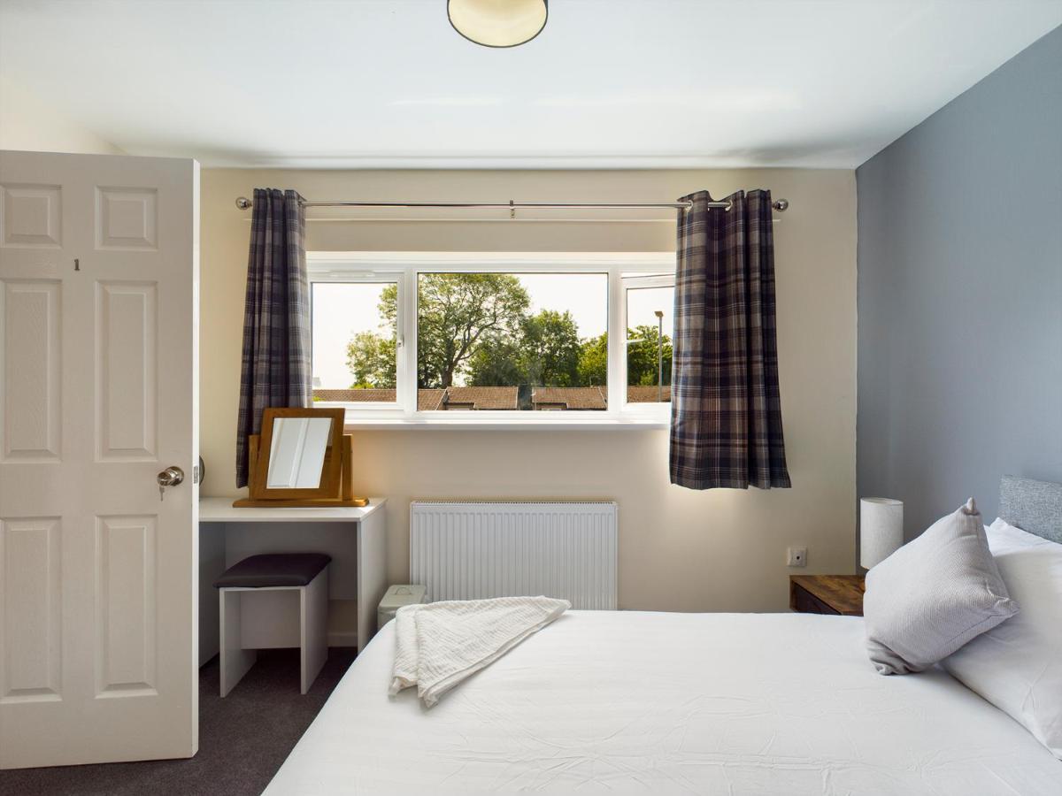 247 Serviced Accommodation In Telford- 3Br House Buitenkant foto