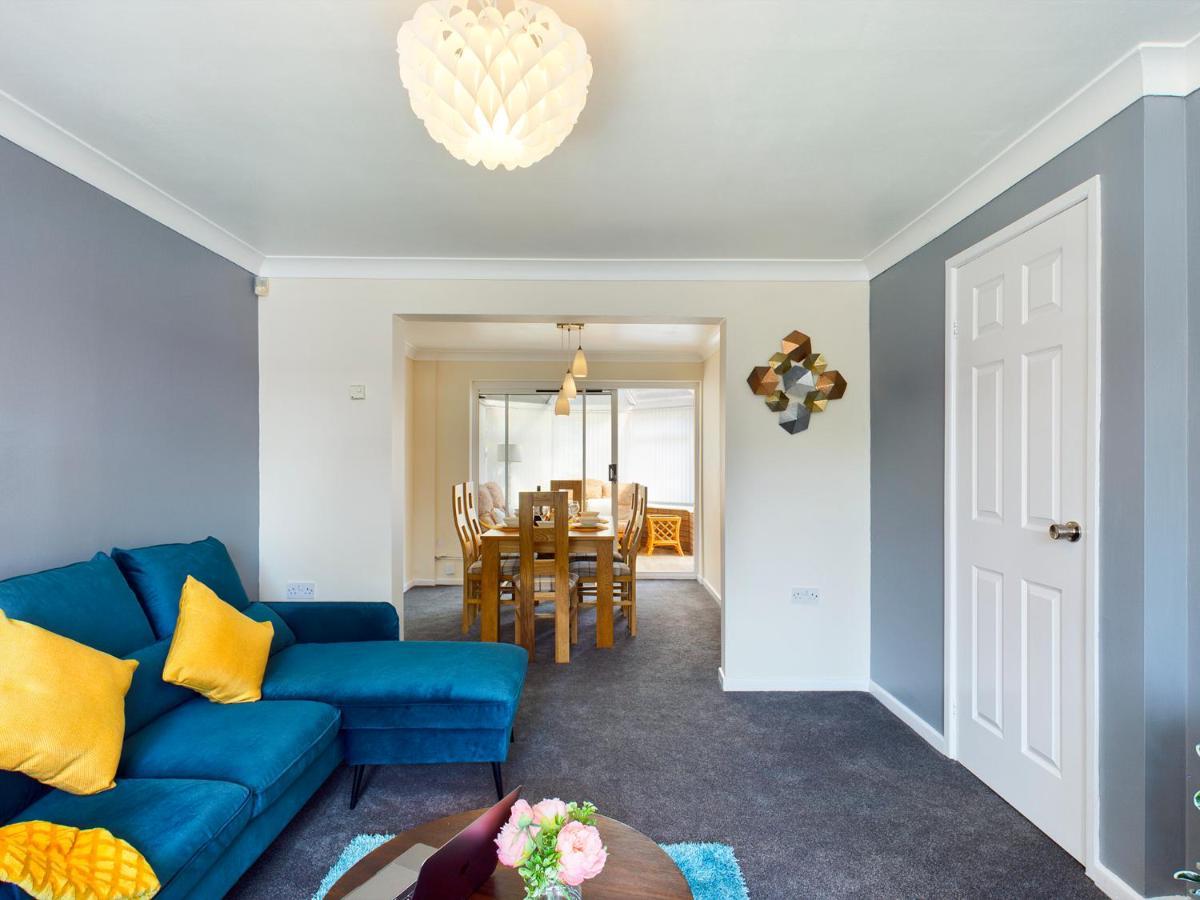 247 Serviced Accommodation In Telford- 3Br House Buitenkant foto